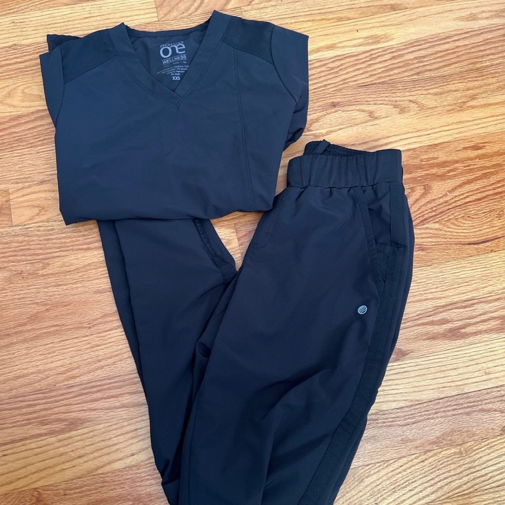 Scrub set